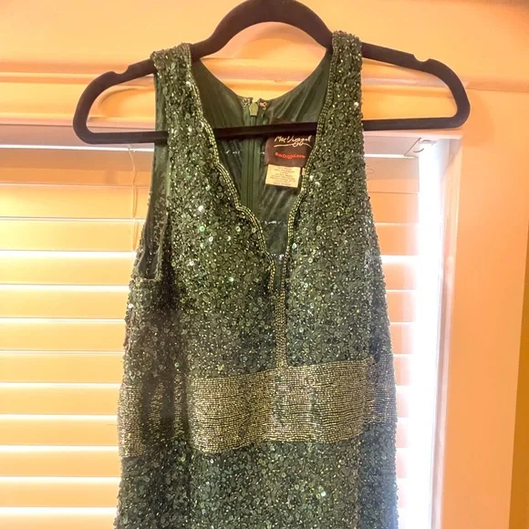 MAC DUGGAL SCALLOPED NECKLINE SEQUINED EVENING GOWN - Picture 2 of 5